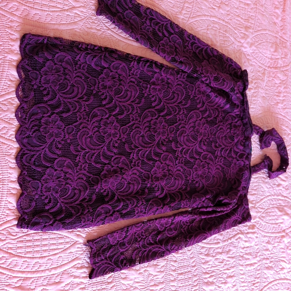 Ambiance, size medium, maroon
